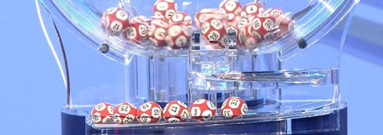 北京一彩站中福彩双色球2.45亿巨奖 头奖开50注533万